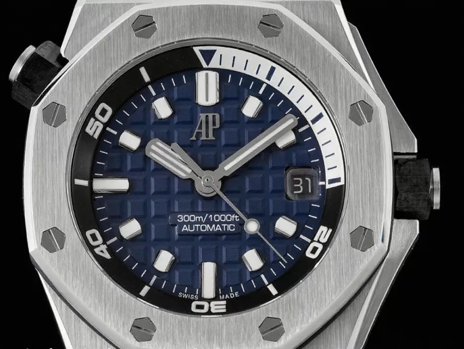 Alternative view of Royal Oak Offshore Diver 15720 42mm SS/RU Blue/Stk ZF A4308