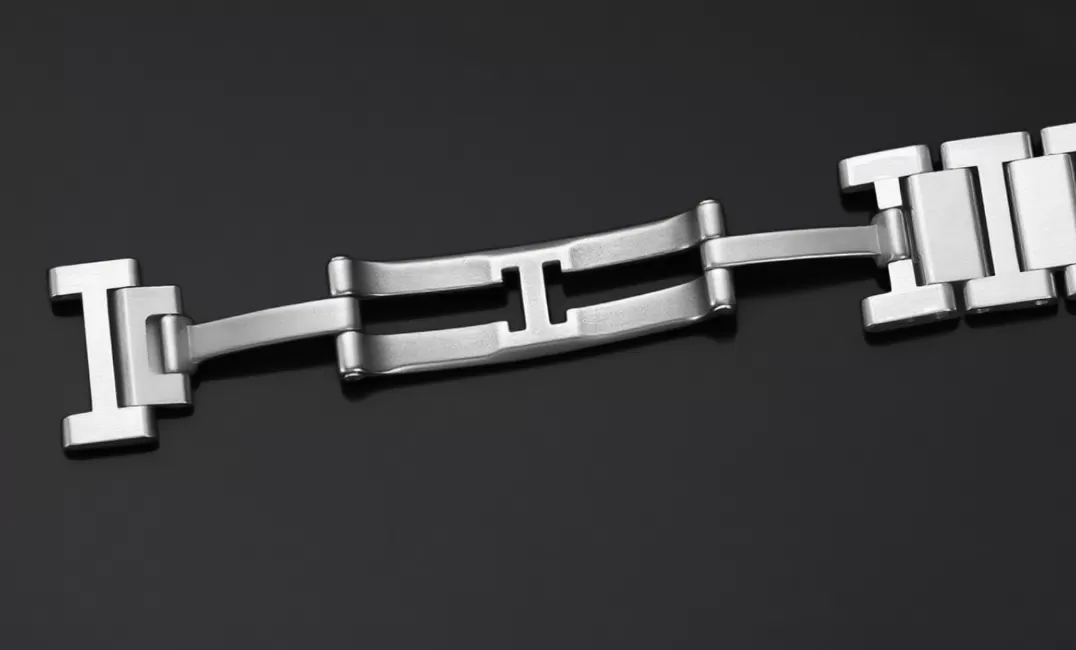 Tank Must 22mm SS/SS White Dial AF Quartz - Image 18