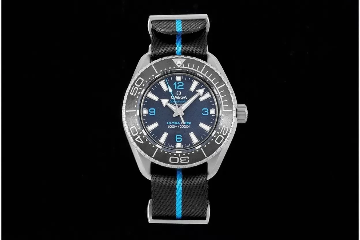 Alternative view of Planet Ocean Ultra Deep 45.5mm SS/NY Blue Dial SBF A8912