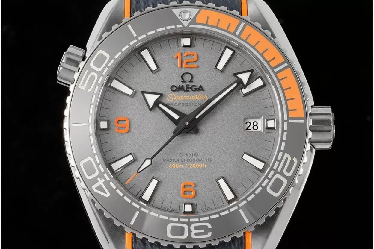 Alternative view of Planet Ocean 43.5mm SS/RU Grey/Org VSF V2 A8900