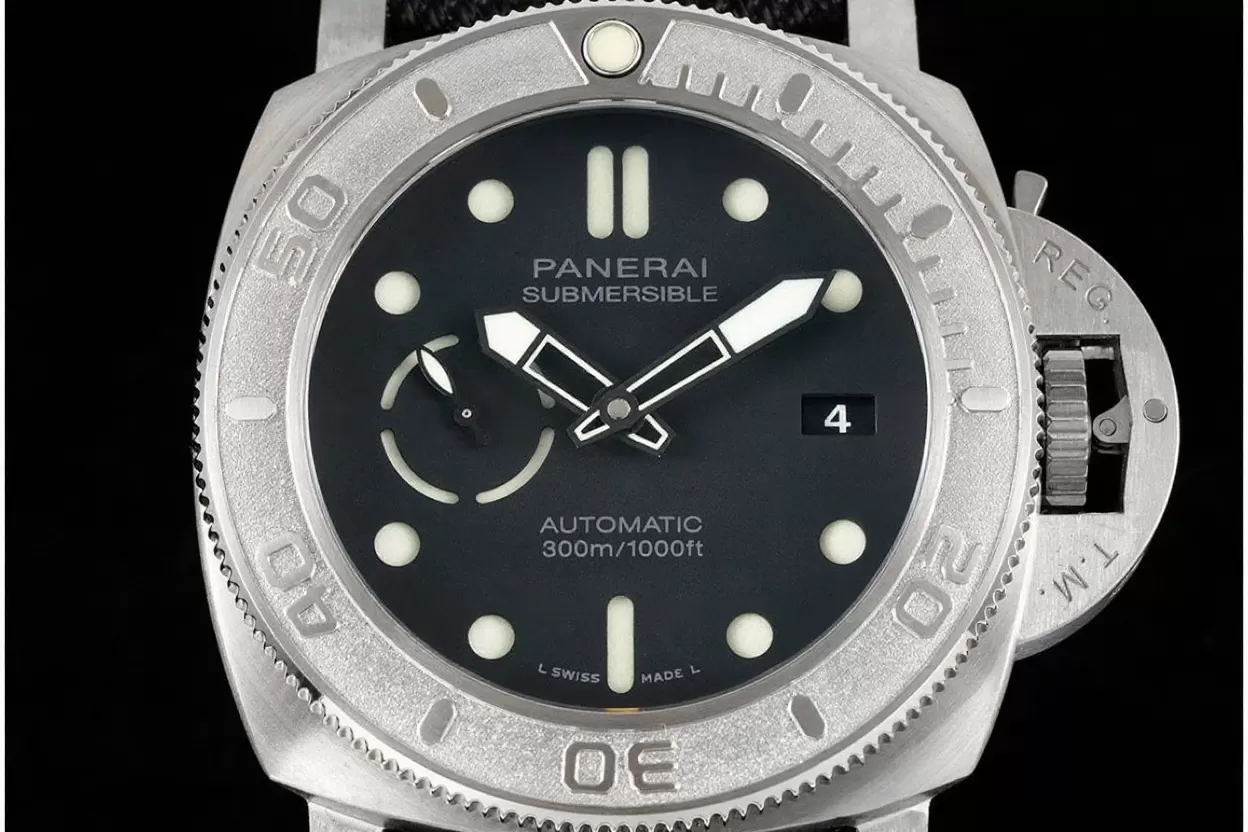 Alternative view of Submersible PAM984 Mike Horn 47mm TI/NY Black Dial VSF P9010