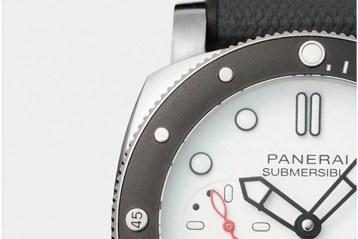 Submersible PAM1579 Luna Rossa 42mm SS/RU White Dial VSF P900 - Image 4