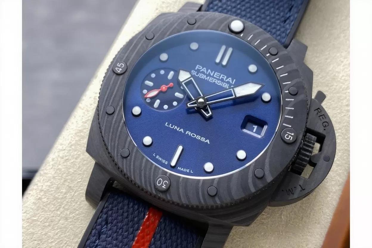 Alternative view of Submersible PAM1563 42mm Carbon/NY Blue Dial VSF P900