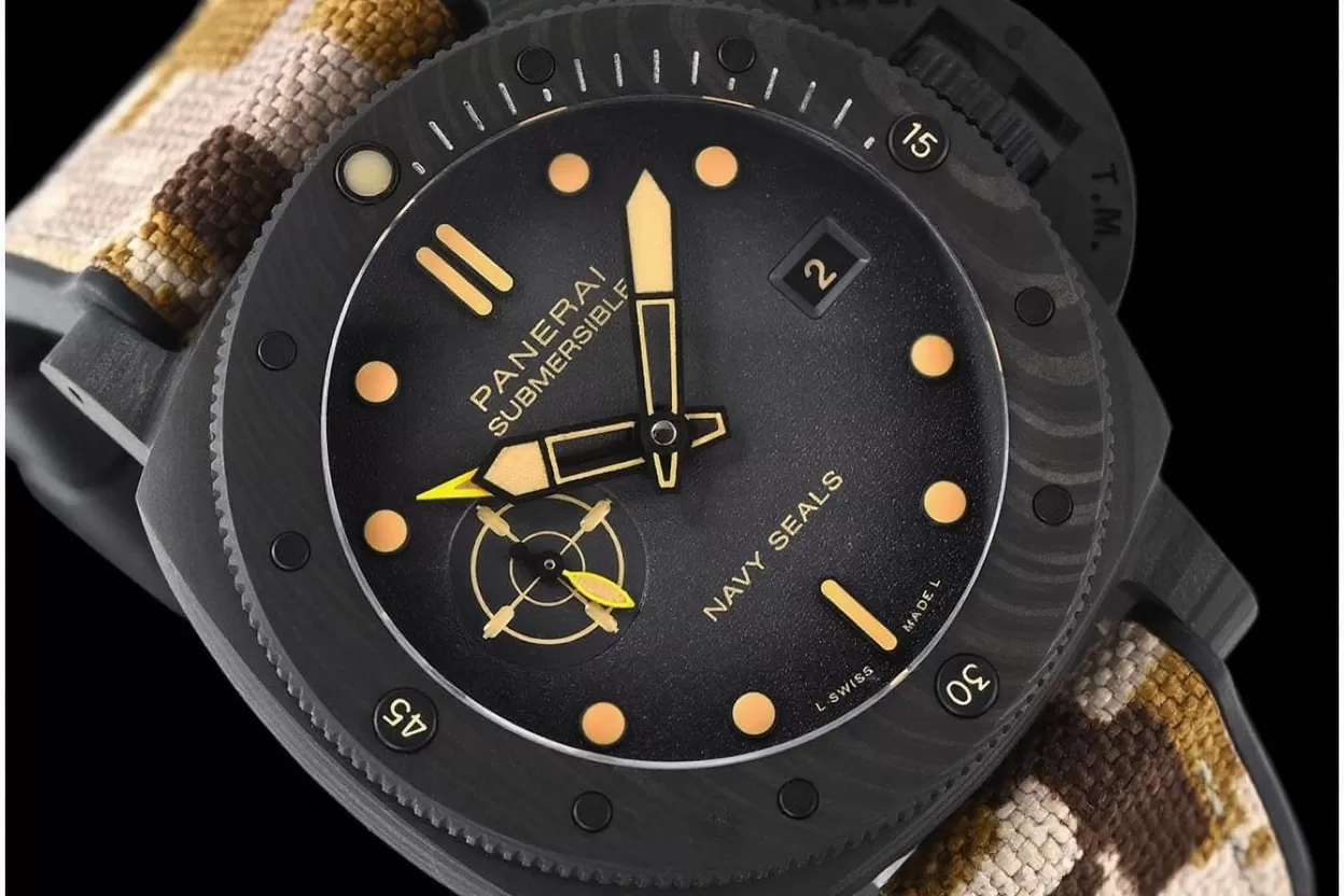 Alternative view of Submersible PAM1513 44mm Carbon/NY Grey Dial VSF P900